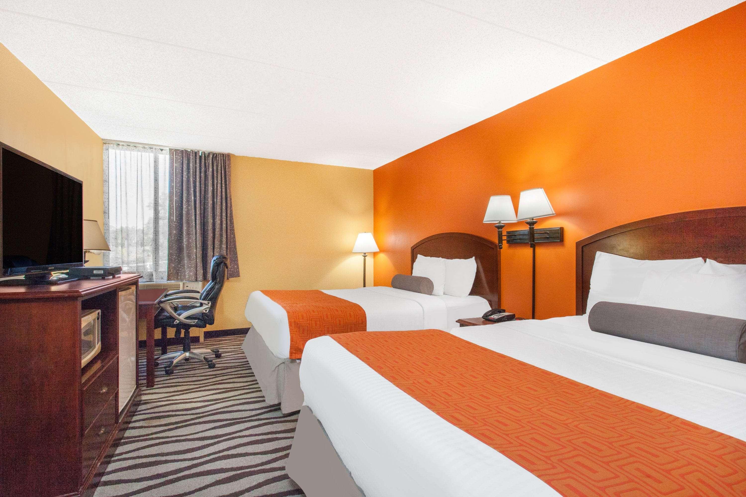 Howard Johnson By Wyndham Suffern 3/13