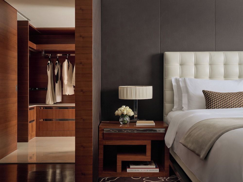 Chairman, Suite, King Bed, Club Lounge Access