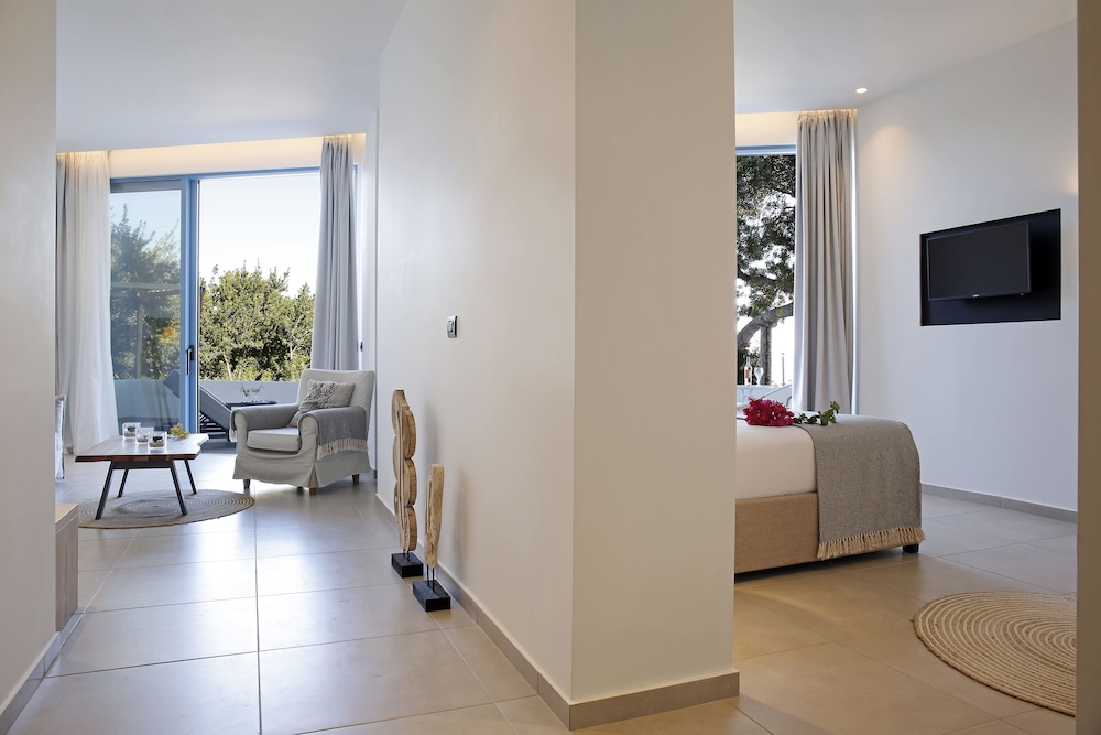 Oasis Beach Hotel Spa 41/76