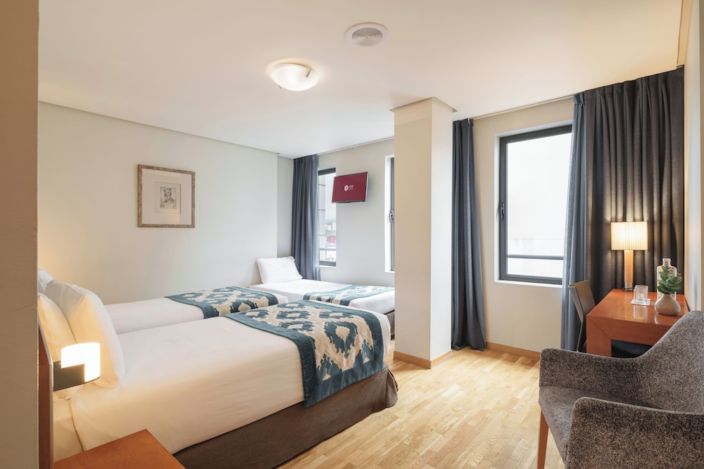 Room, Triple