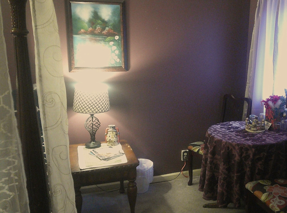 Lil Black Bear Inn 52/74