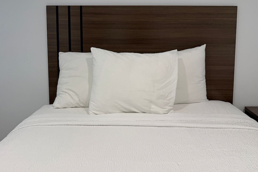 Hyland Motel Van Nuys 20/50