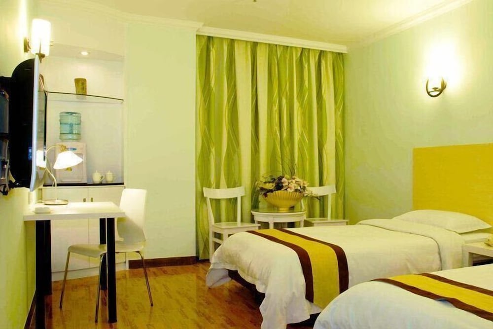 LN White House Hotel 24/48