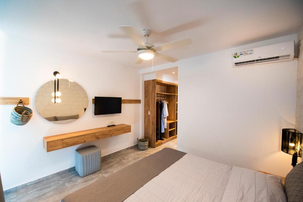 Premium, Deluxe, Double Bed, Shared Pool