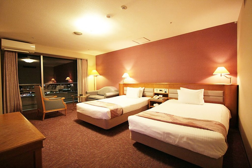 DELUXE, TWIN BEDS