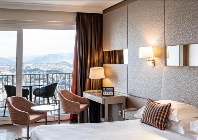 غرفة بريفيليج بسرير مزدوج أو سريرين منفصلين بإطلالة على البحر بشرفة، Mercure San Sebastian Monte Igueldo 10/10
