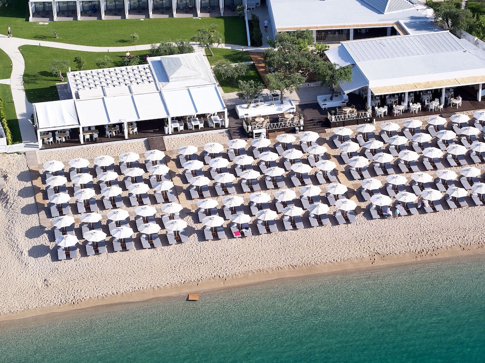 Lichnos Beach Hotel & Bungalows