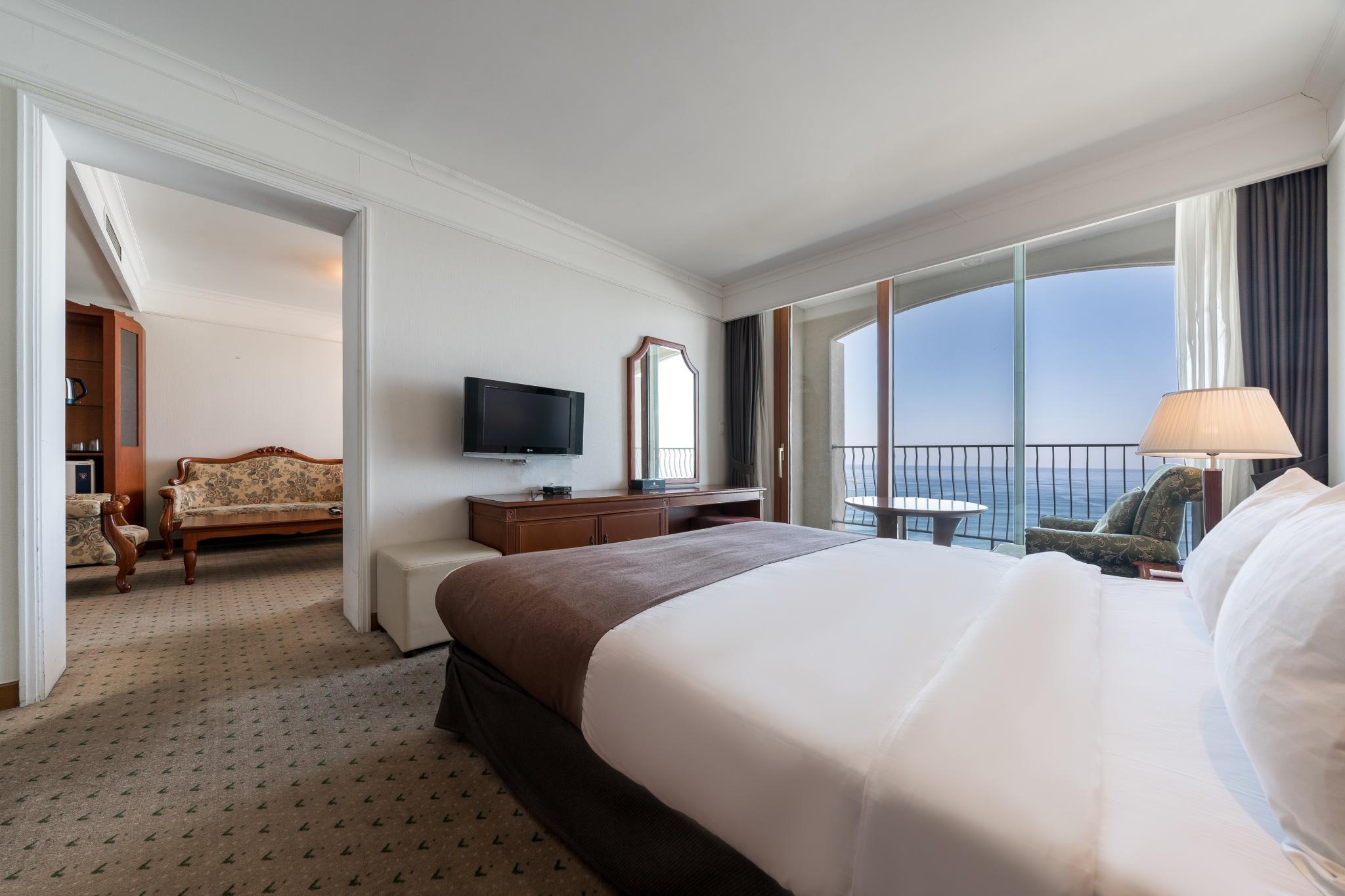 Sunrise, Suite, Twin Beds, Sea View