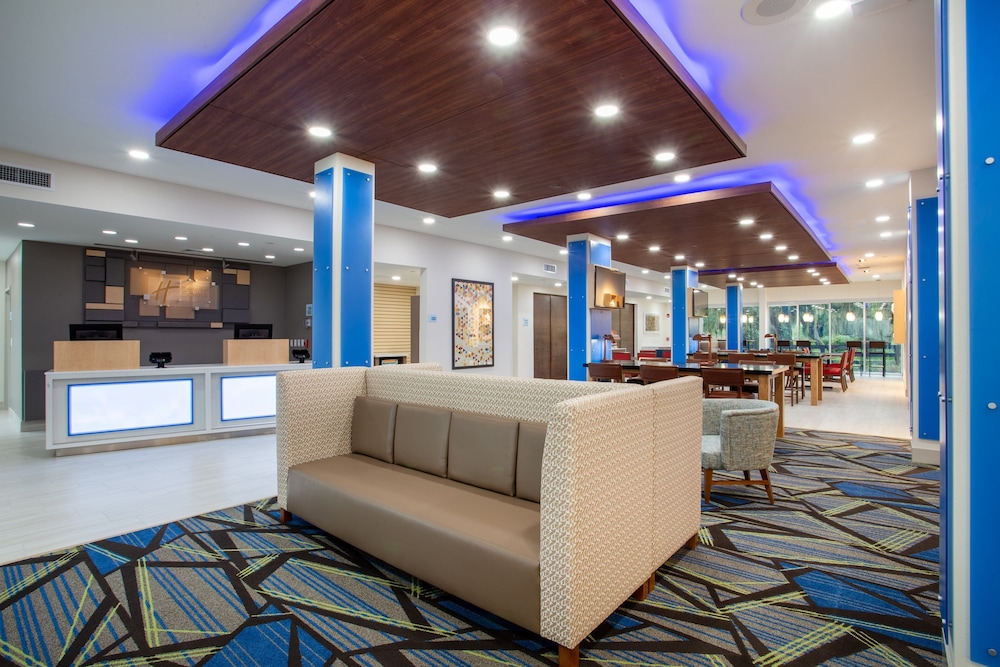 Holiday Inn Express And Suites Deland South 14/49
