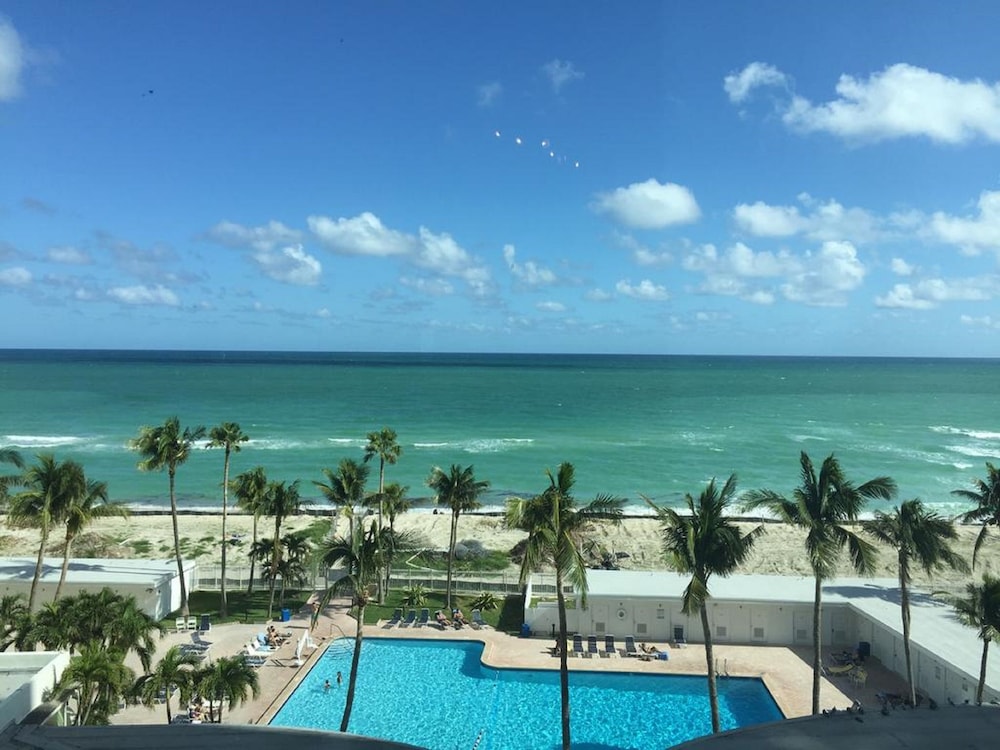 Ocean Front Casablanca Studios with FULL KITCHENS & Beach access By BL Rentals 45/50