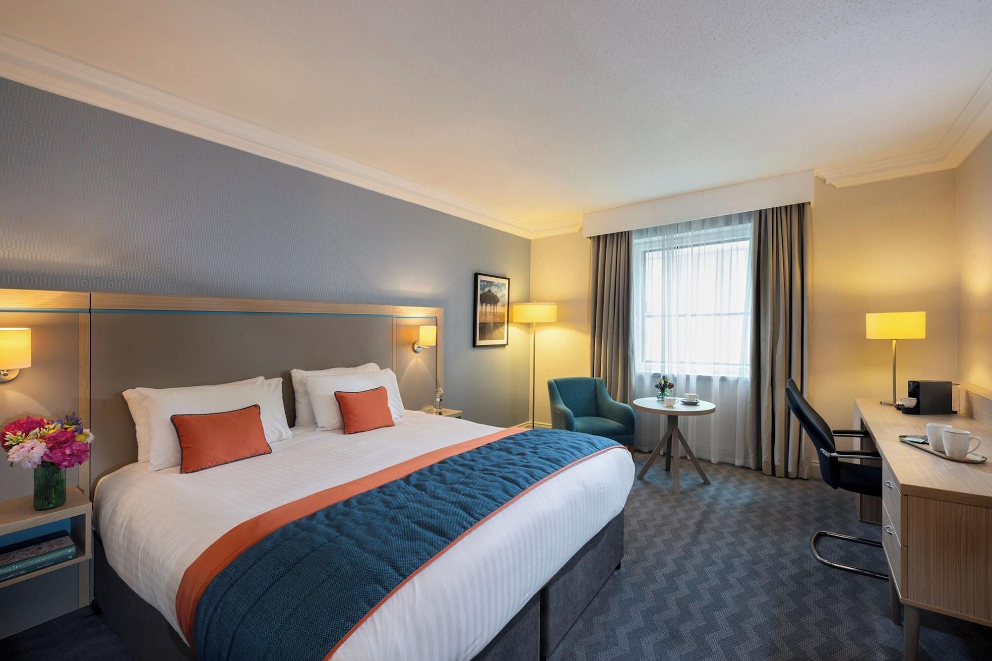 Superior, Double Bed, Partial Sea View
