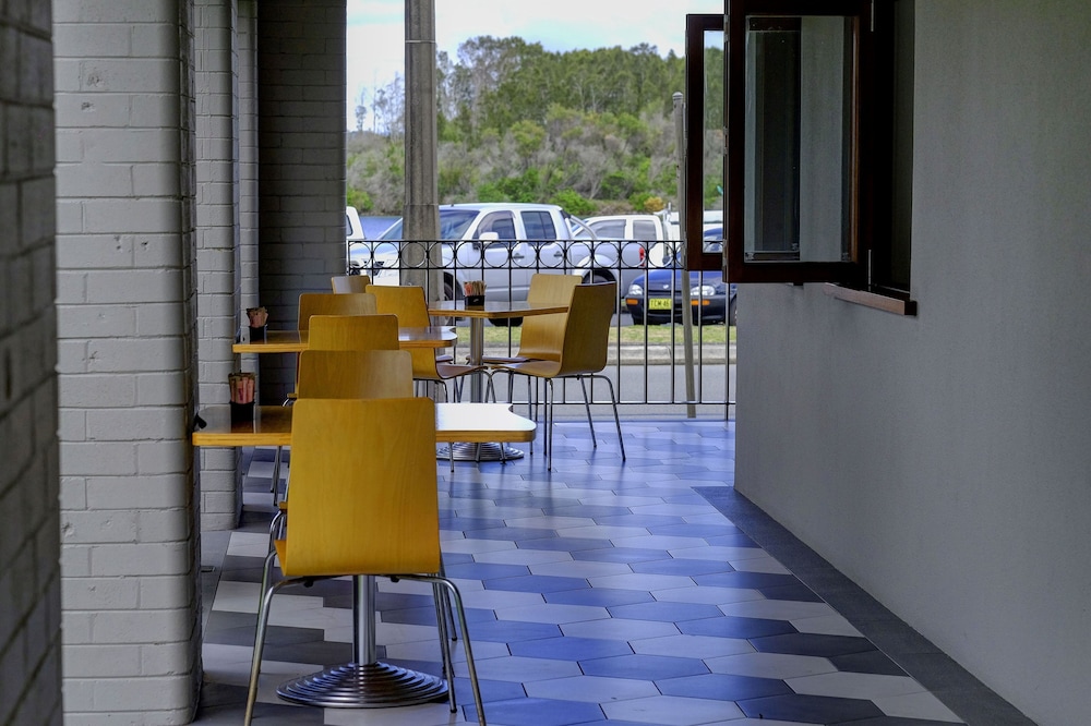 Lakes and Ocean Hotel Forster 28/40