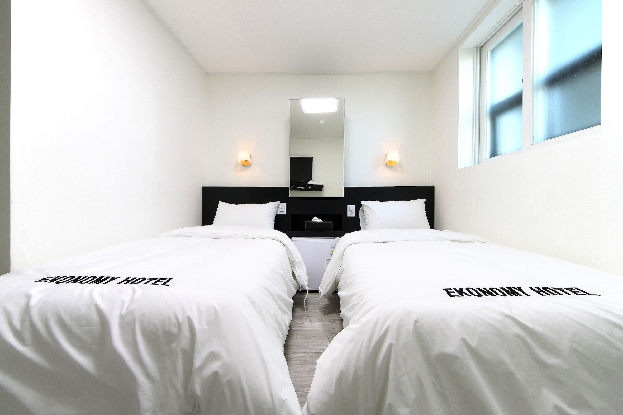 غرفة بسريرين منفصلين، Ekonomy Hotel Incheon 6/10