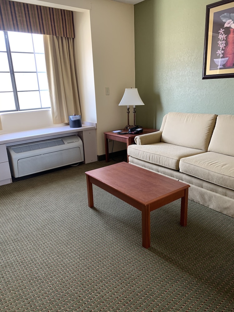 Quality Inn & Suites Prestonsburg next to Mountain Arts Center 30/42