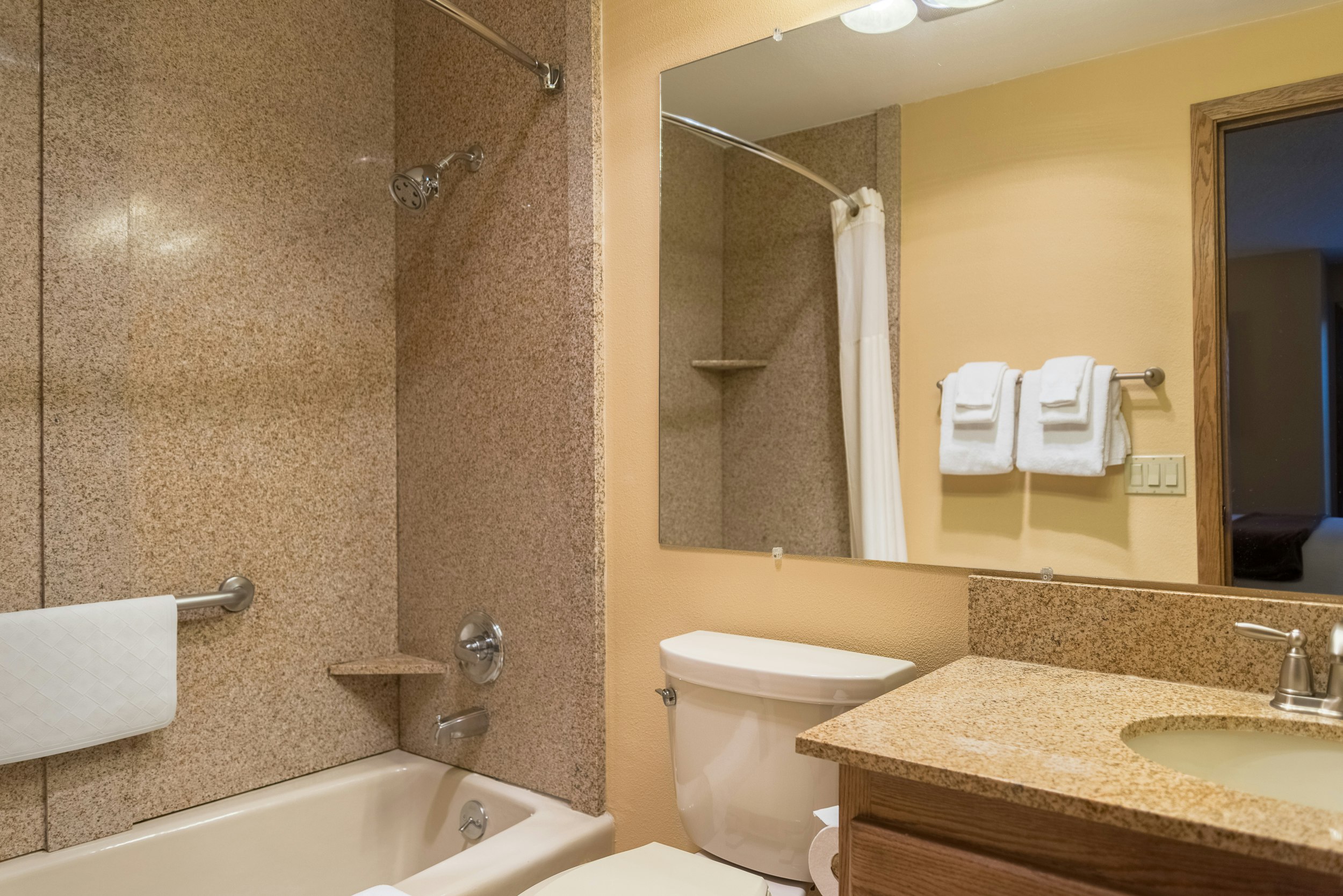 Two Bedroom Loft، Whispering Woods Resort 3/3