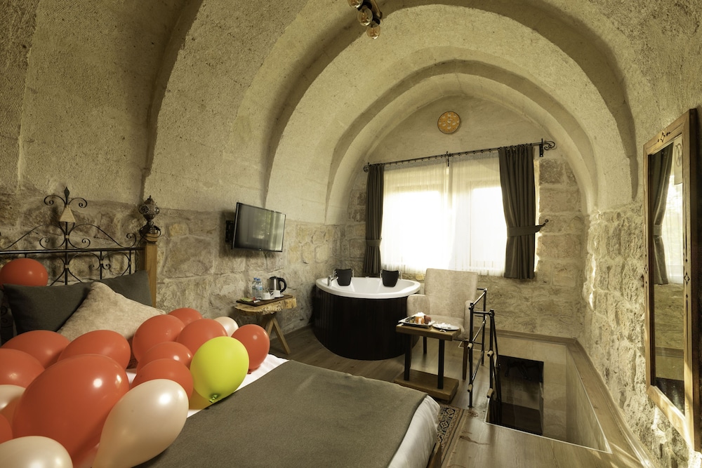 Maron Stone House 33/50