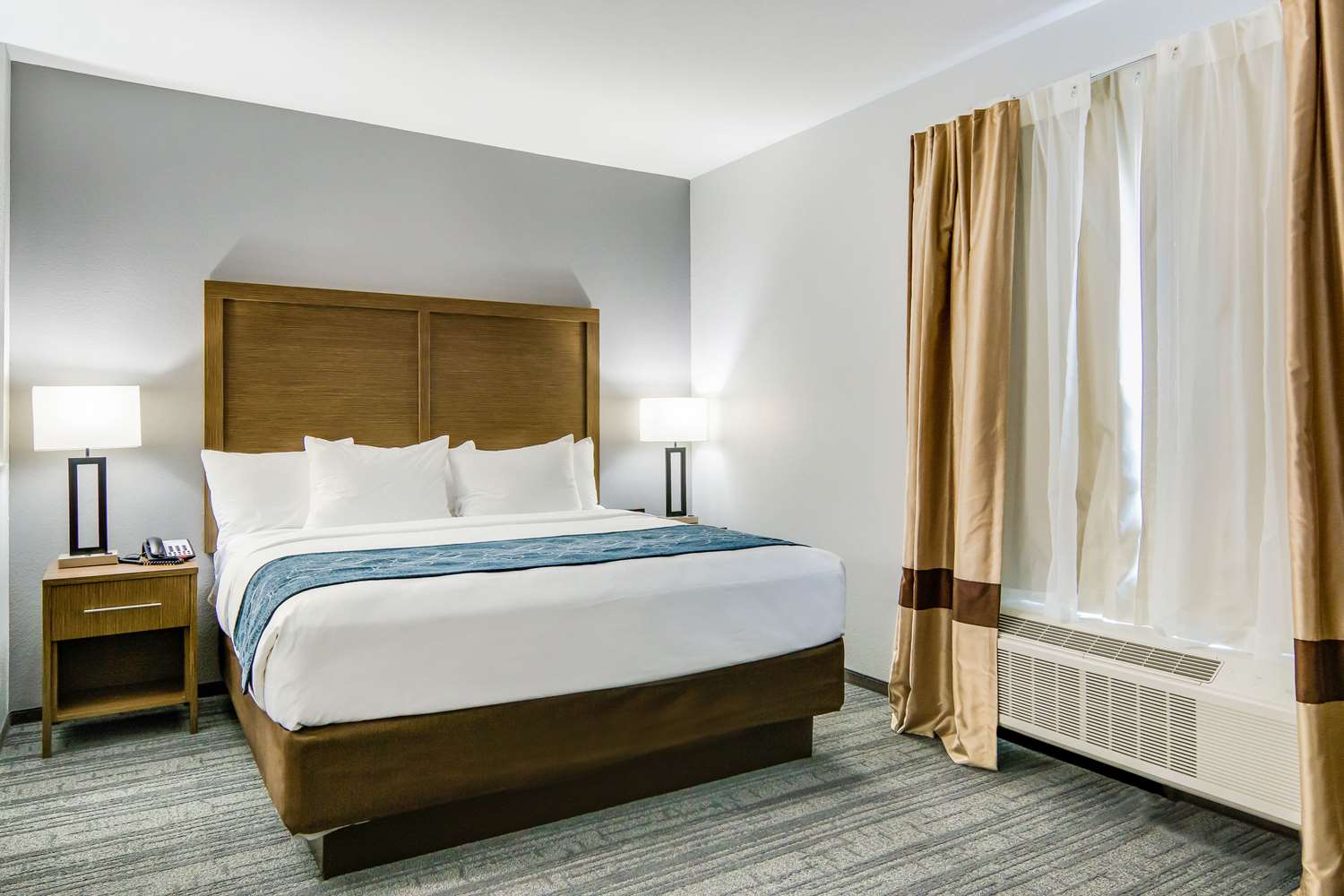 Efficiency, Suite, King Bed, Accessible