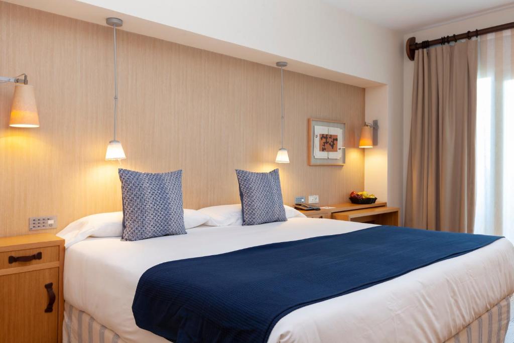 Standard, Double or Twin Bed