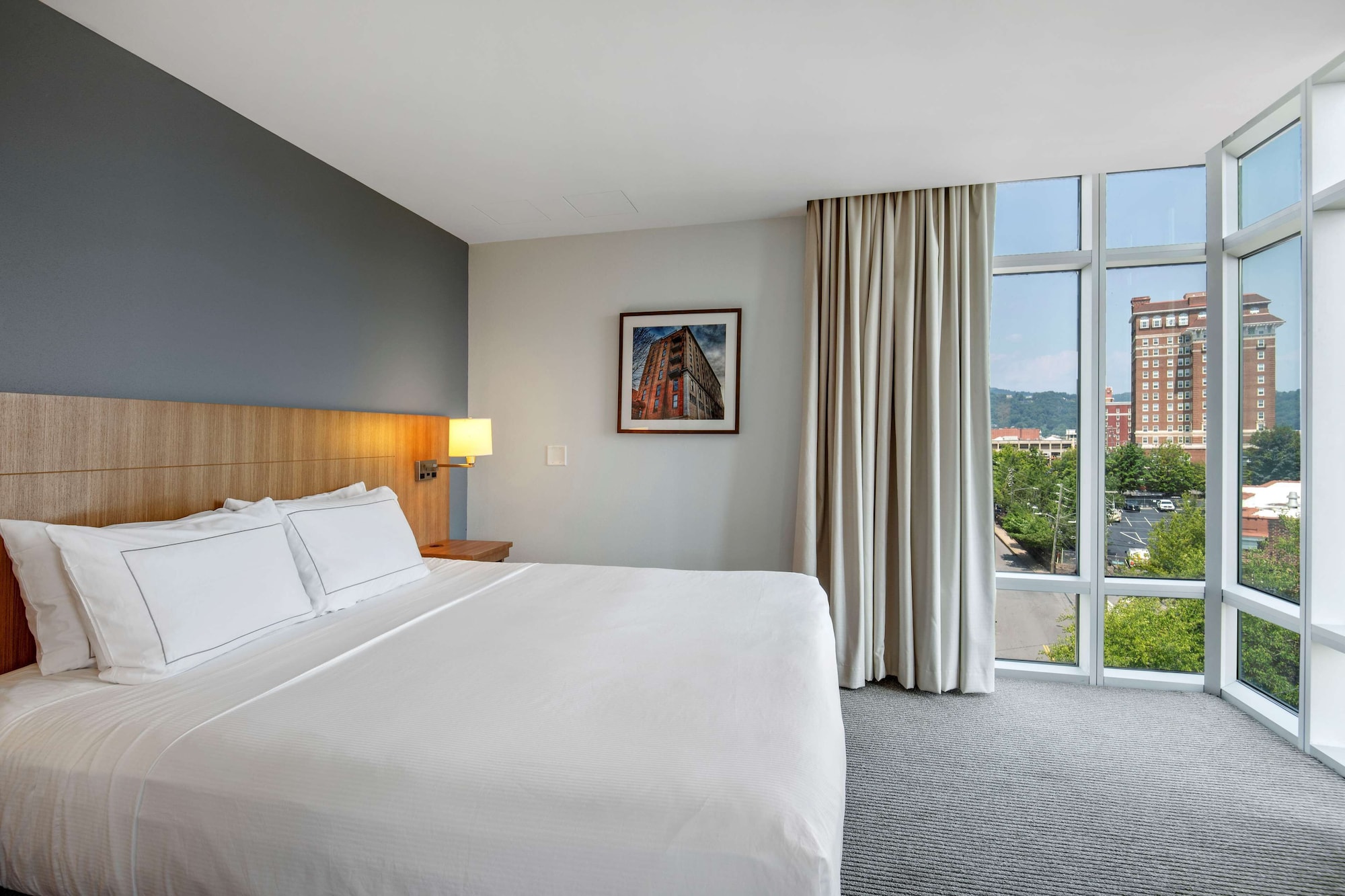 ROOM, KING BED, CITY VIEW, CORNER
