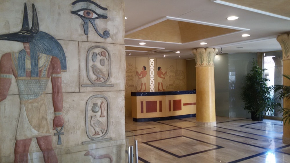 Cleopatra Hotel 10/63