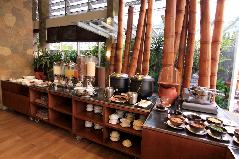 Grand Ixora Kuta Resort 57/73