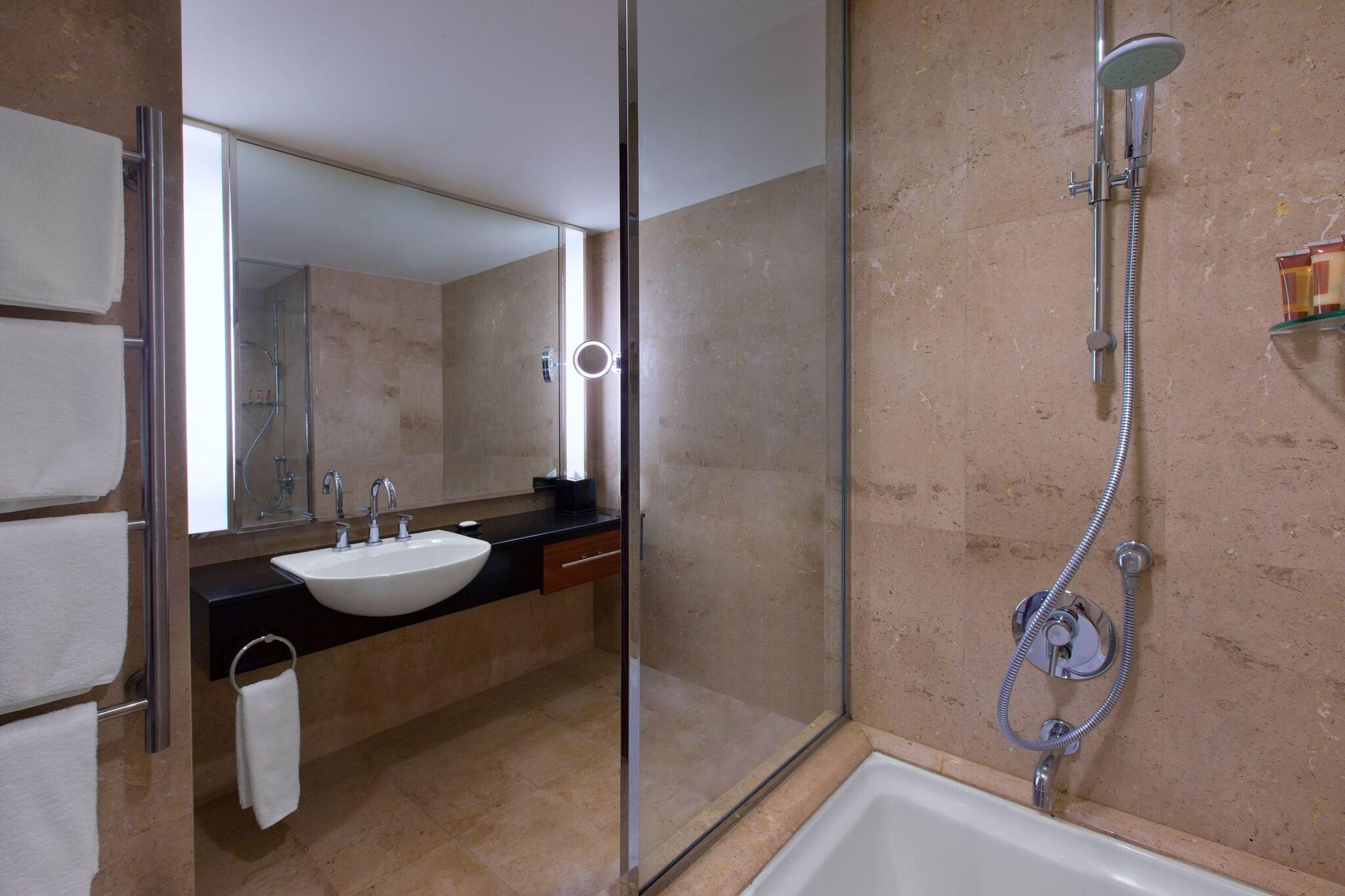 غرفة بريميوم ديلوكس بسرير مزدوج أو سريرين منفصلين، Royal Orchid Sheraton Riverside Hotel Bangkok 4/4