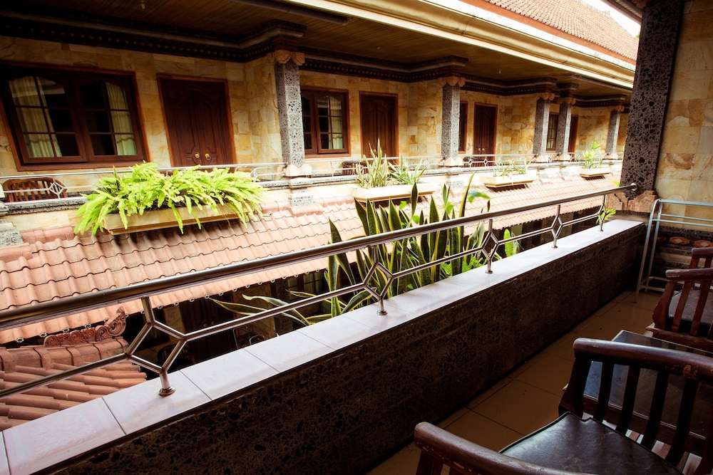 Segara Sadhu Inn 57/62