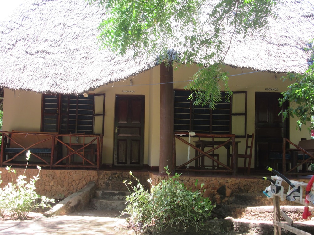 Baraka Aquarium Bungalows 4/42