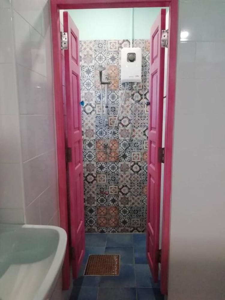 Private, Queen Bed, Shared Bathroom