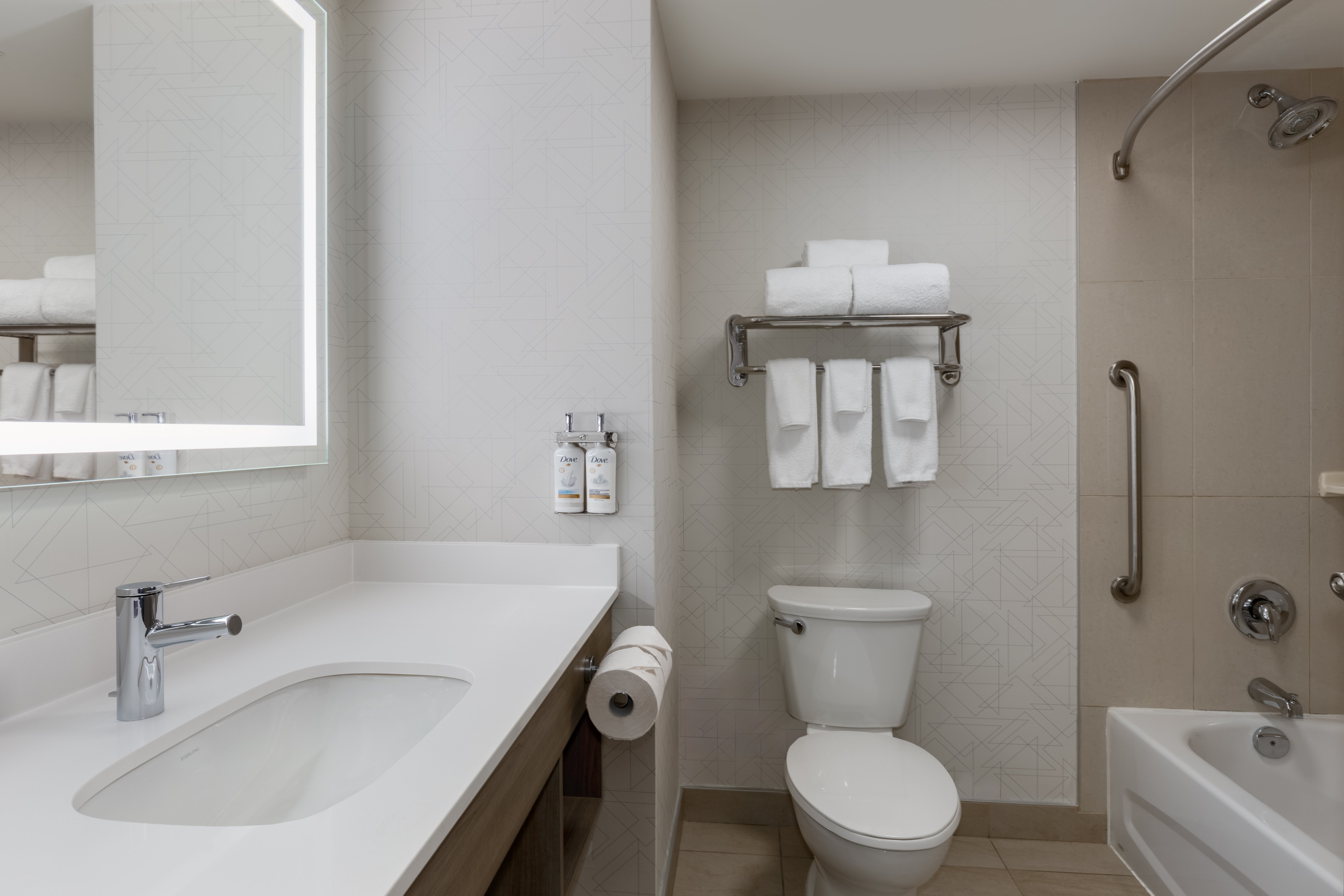 Holiday Inn Express And Suites Ottawa East Orleans 68/70