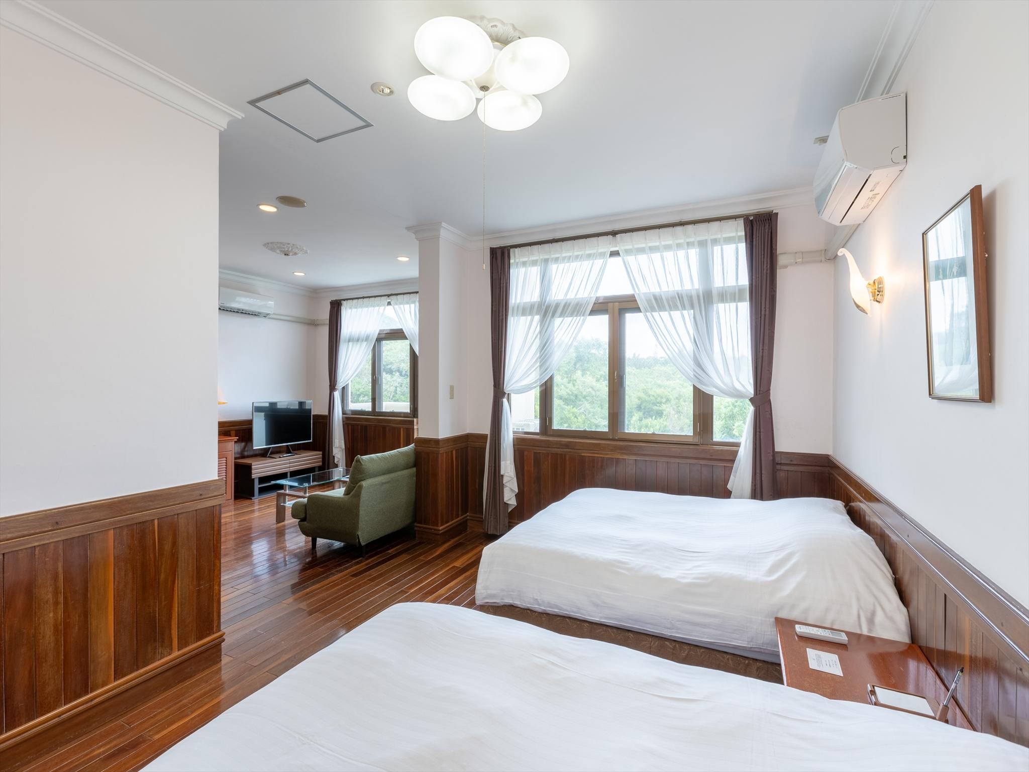 DELUXE, TWIN BEDS
