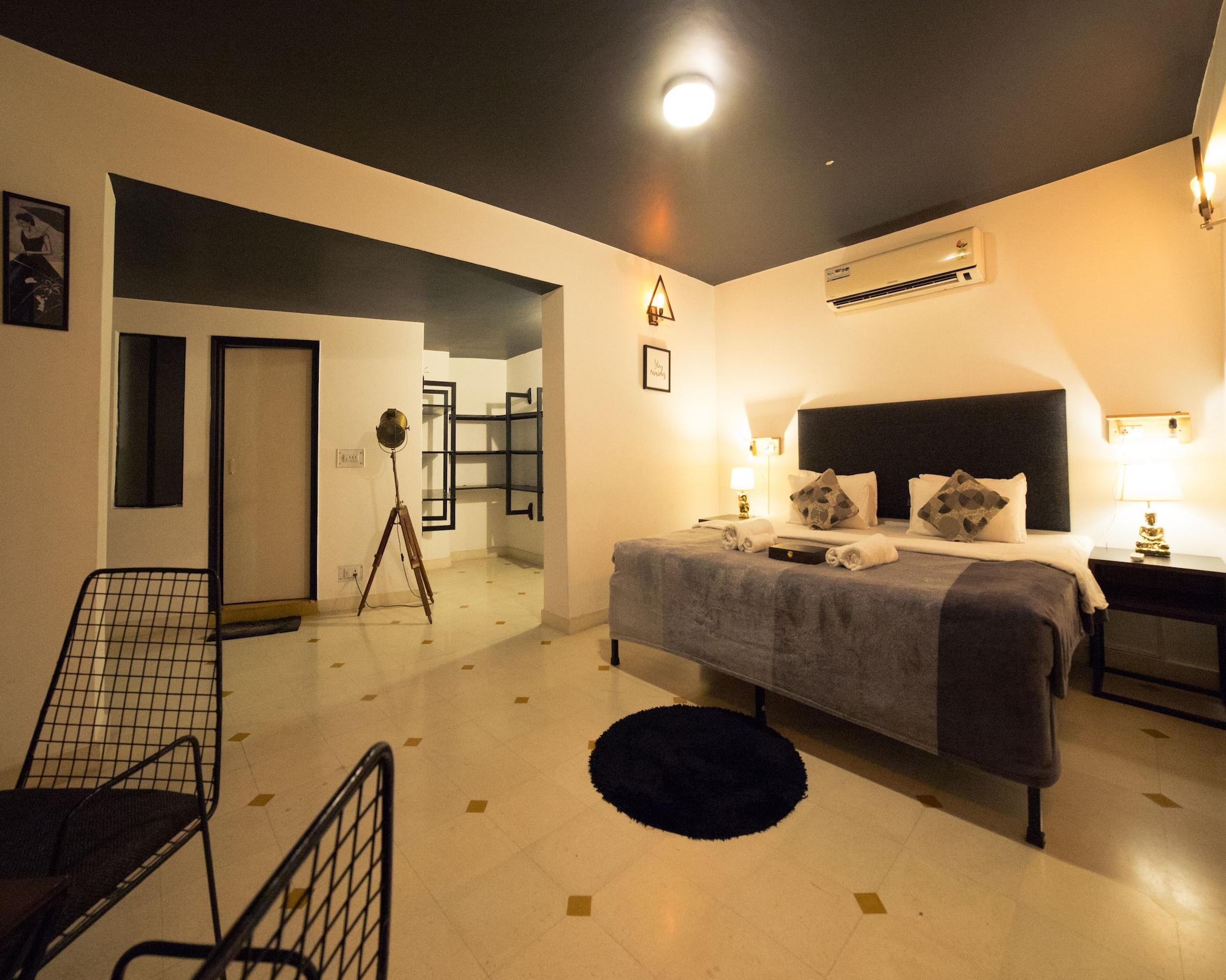 Letsbunk Poshtel 12/28
