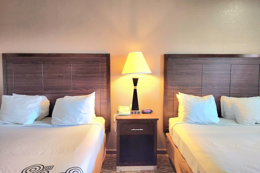 Days Inn by Wyndham Navasota 36/60