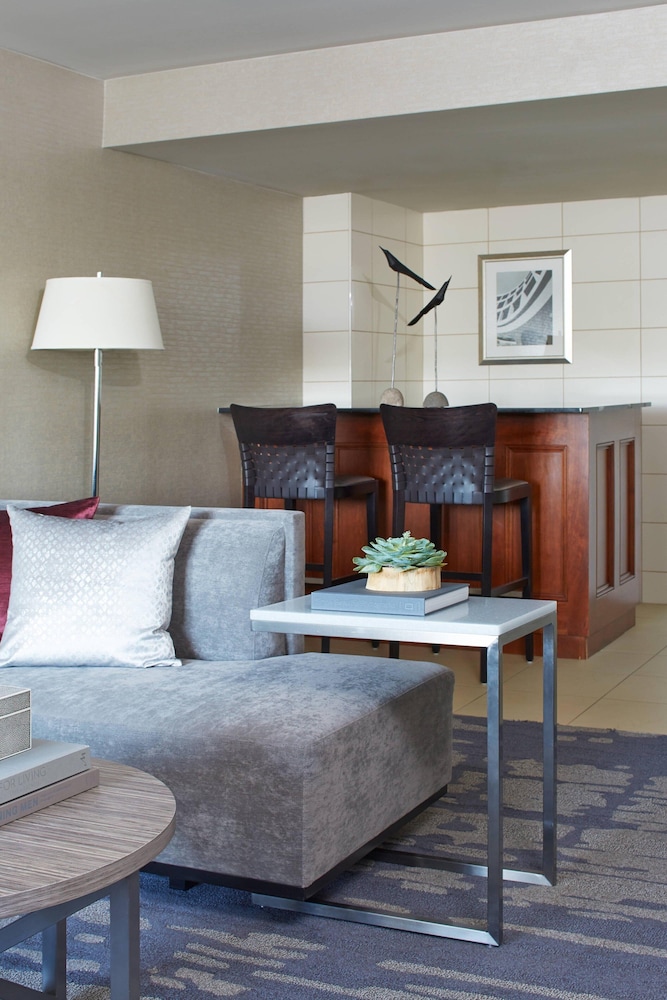 Rochester Airport Marriott 24/55