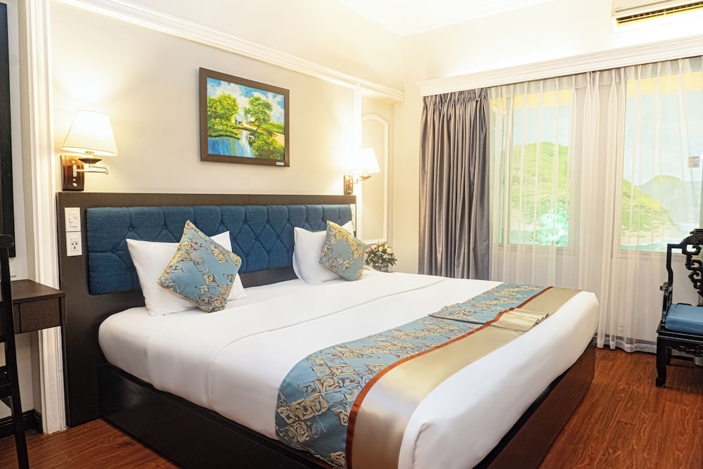 Royal Hotel Saigon 25/70