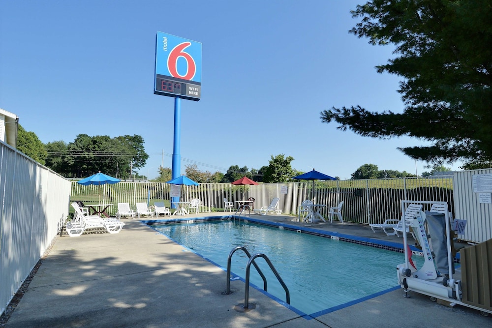 Motel6 Nashua, NH - North 10/58