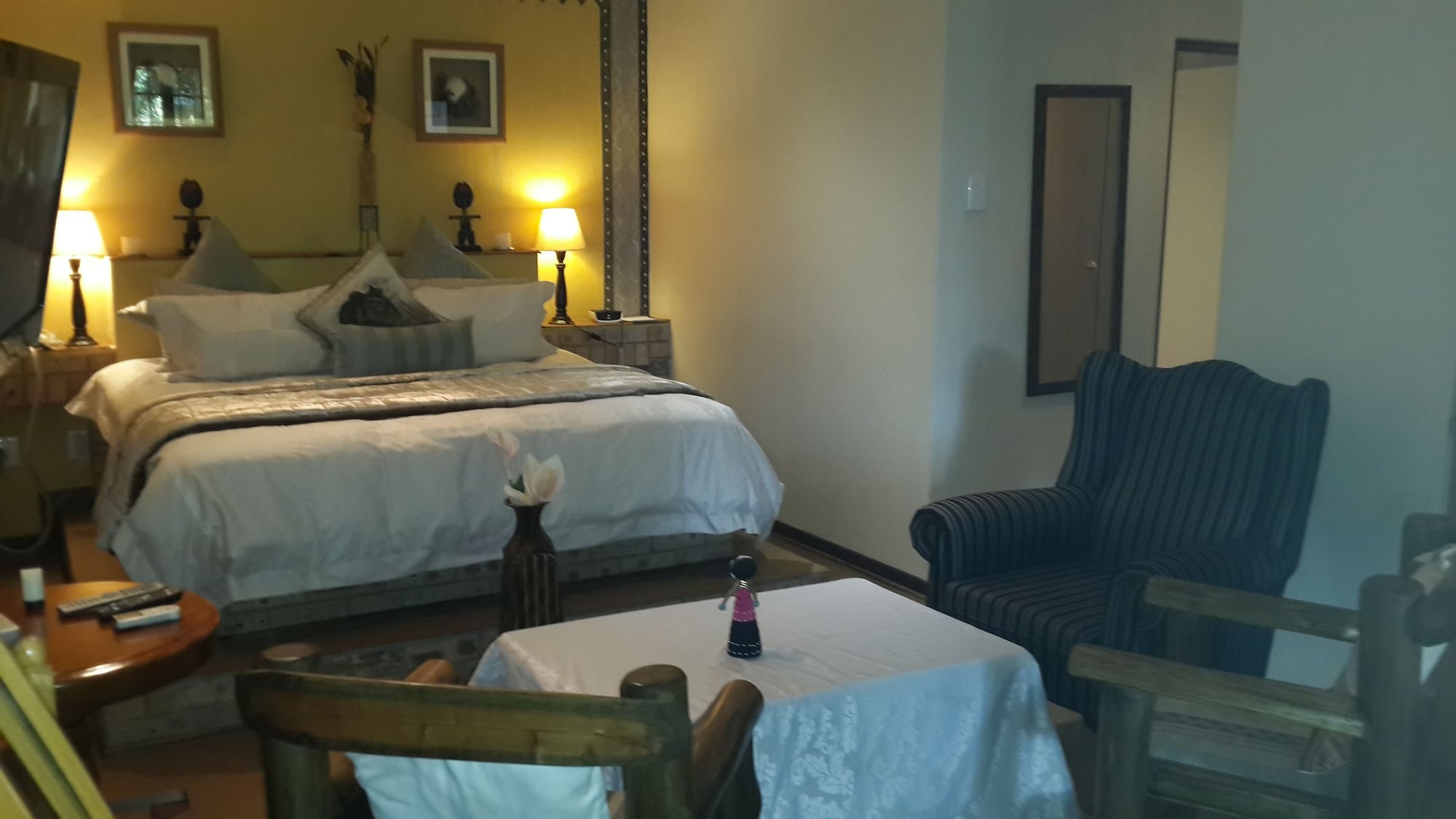 EXECUTIVE, SUITE, KING BED