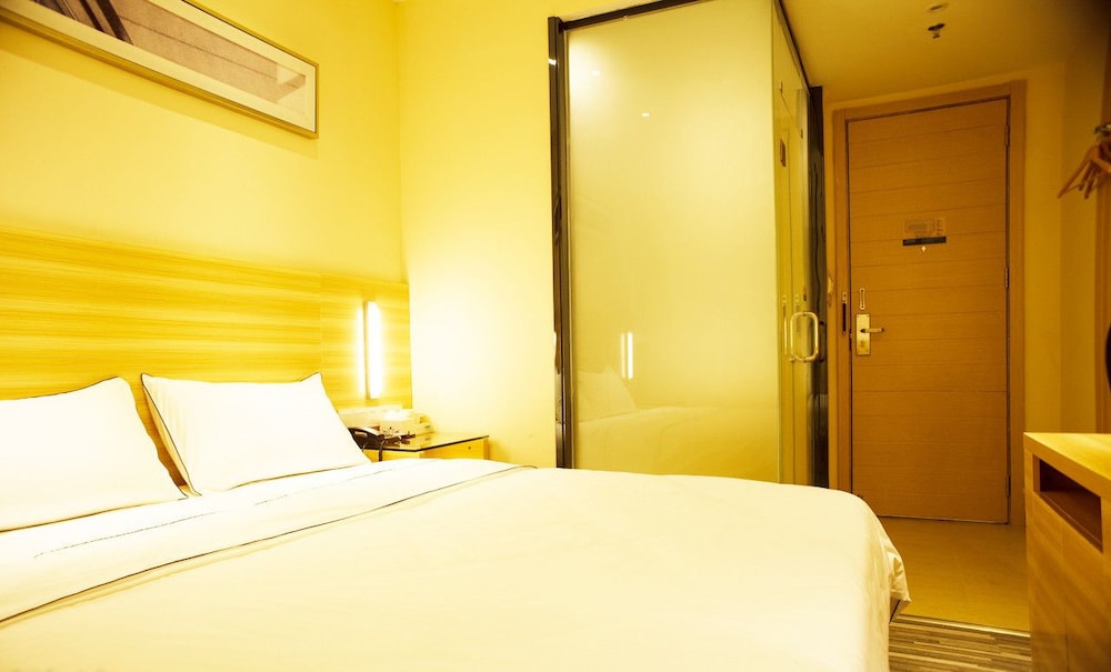 Denise Hotel Shangxiajiu 4/31