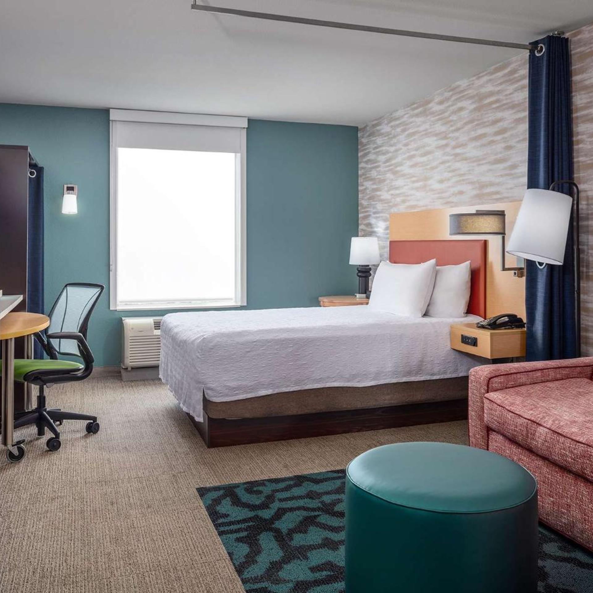 Studio, Queen Bed, Sofa