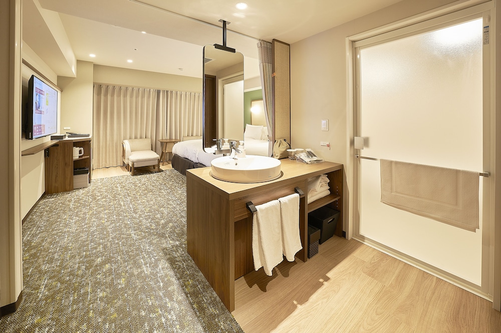 غرفة بسريرين منفصلين مع سرير إضافي للمدخنين، Keisei Richmond Hotel Tokyo Kinshicho 10/10
