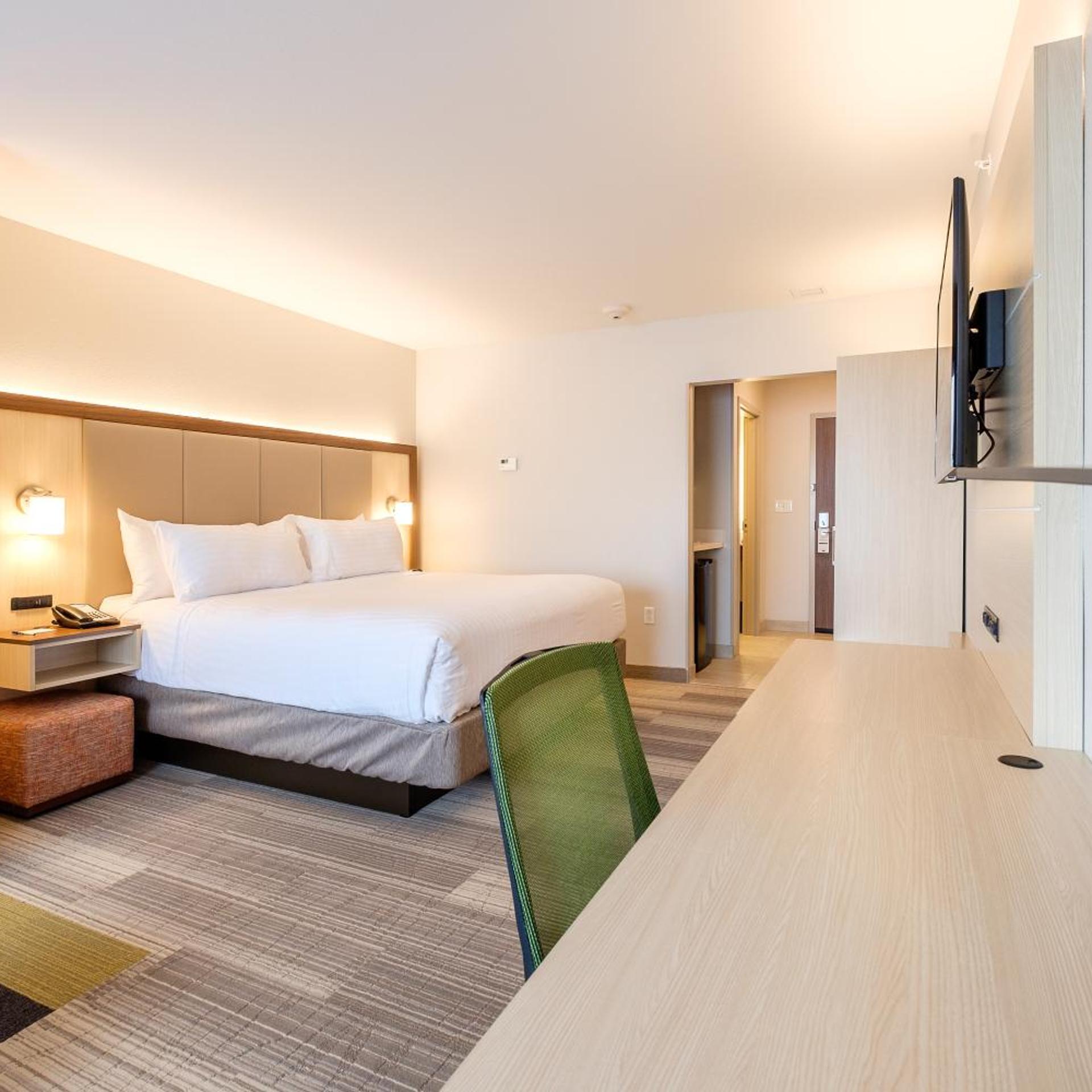 Standard, King Bed, Extra Floor Space