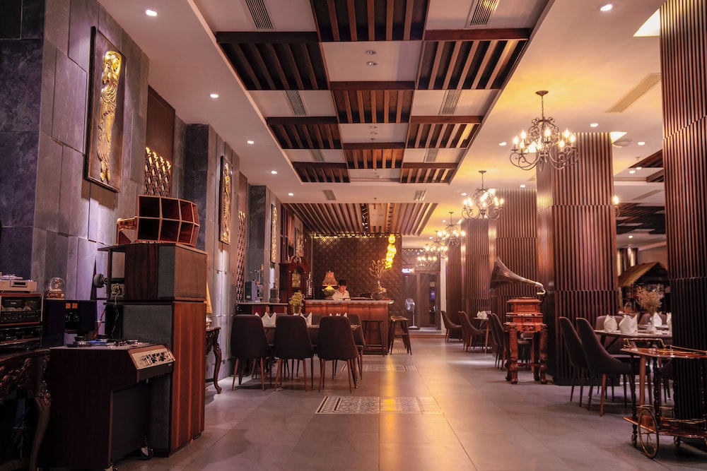 Dong Duong Hotel & Suites 35/50