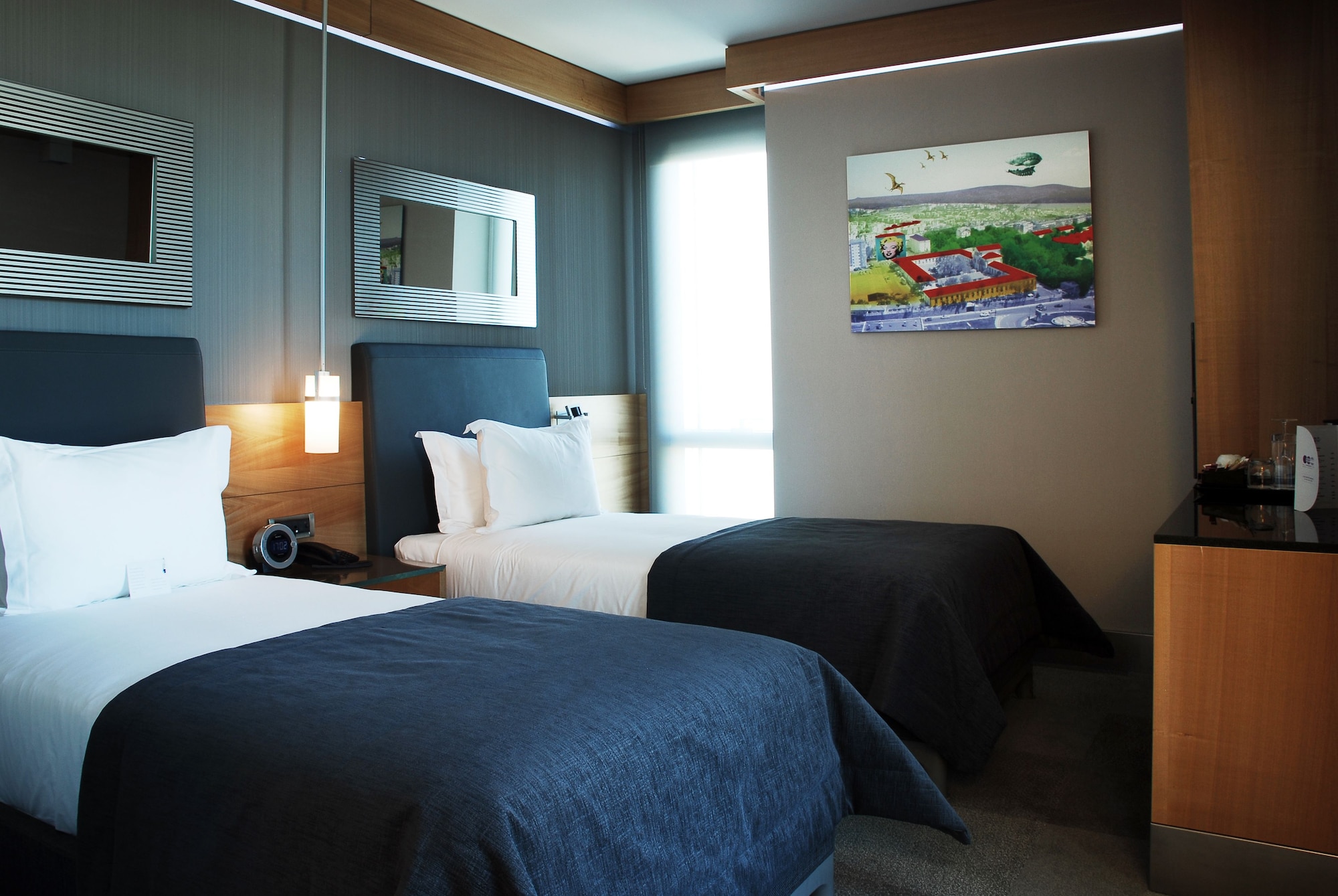 DELUXE, TWIN BEDS, CITY VIEW