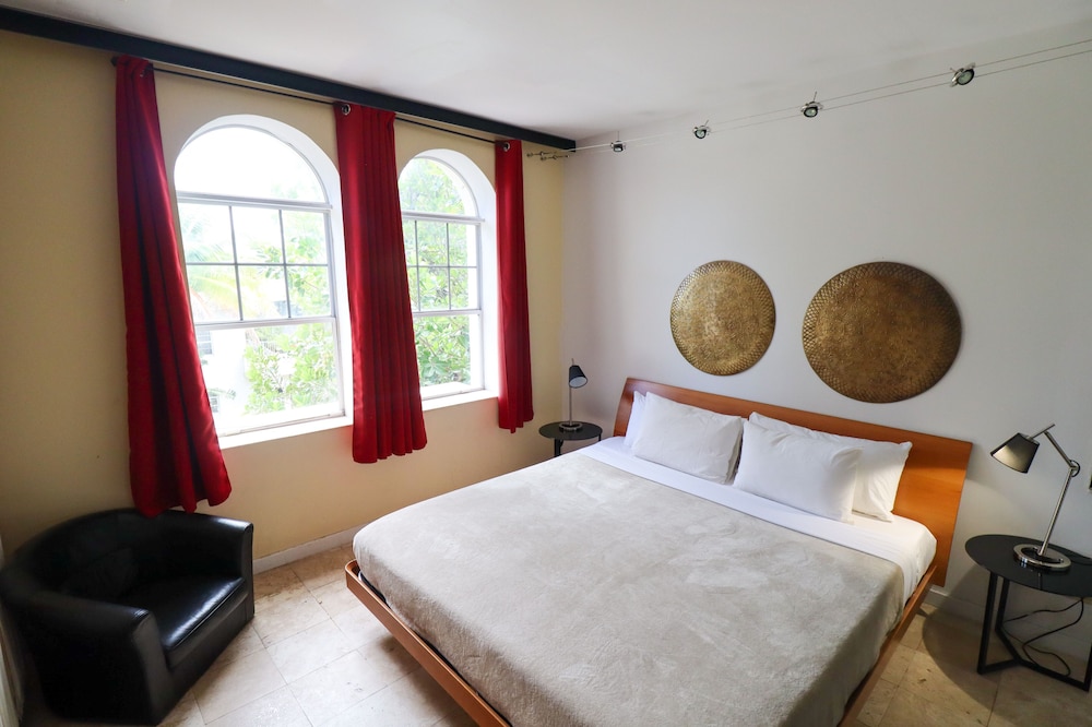 The Mercury All-Suites Hotel 9/33