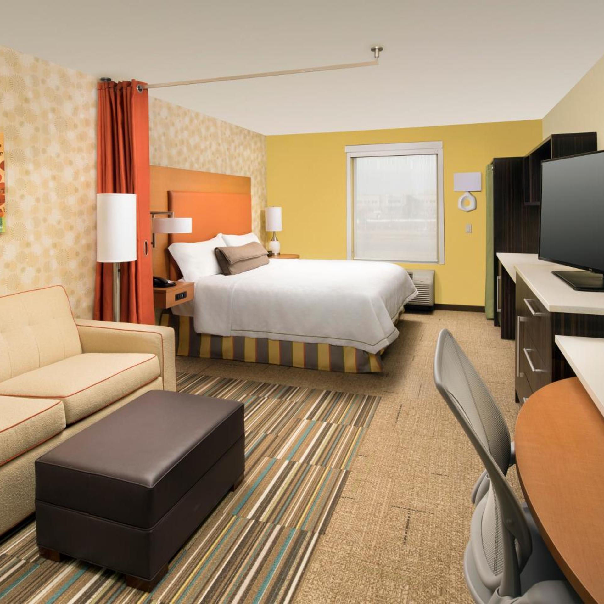STUDIO, SUITE, KING BED