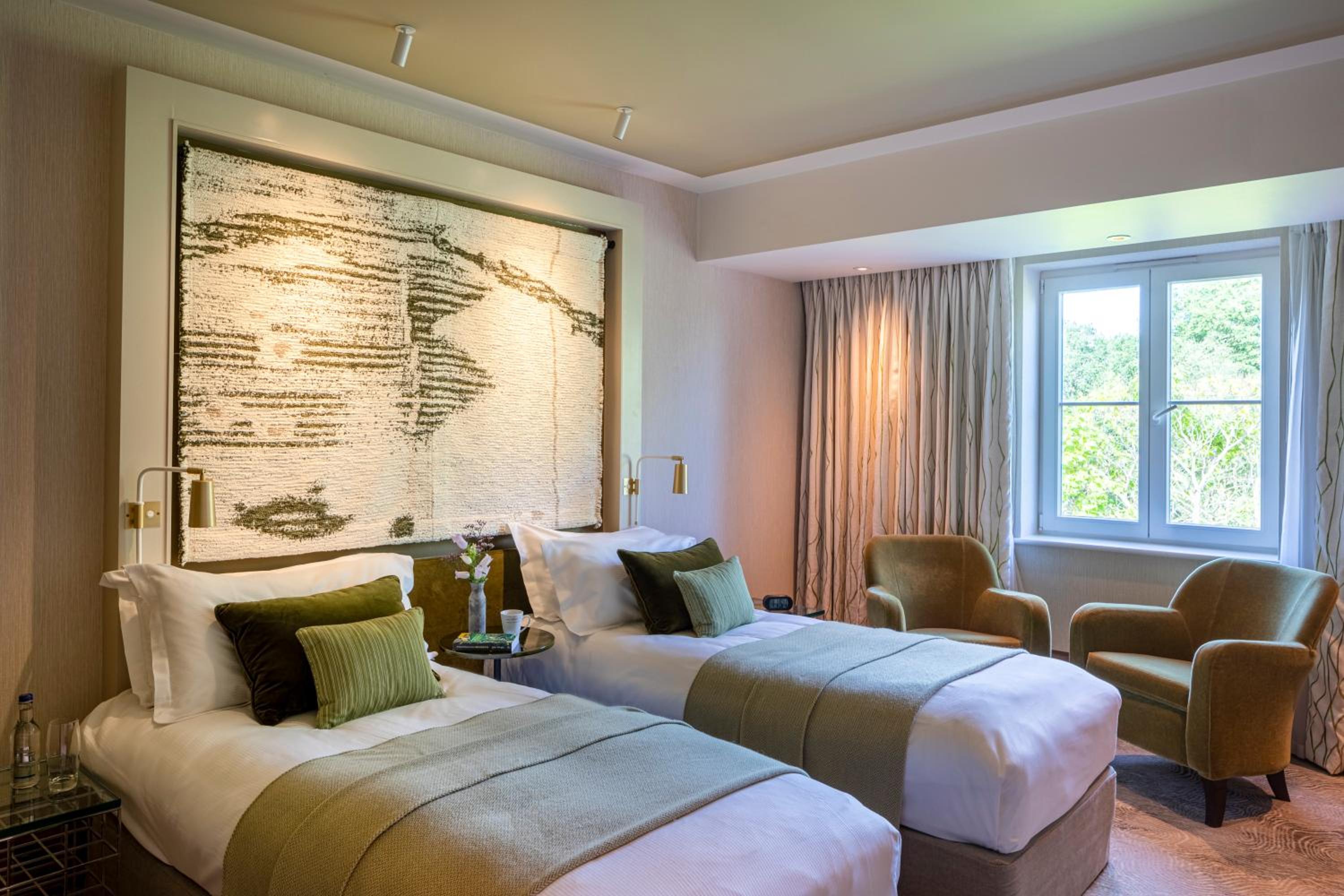 Superior, Twin Beds, West Wing