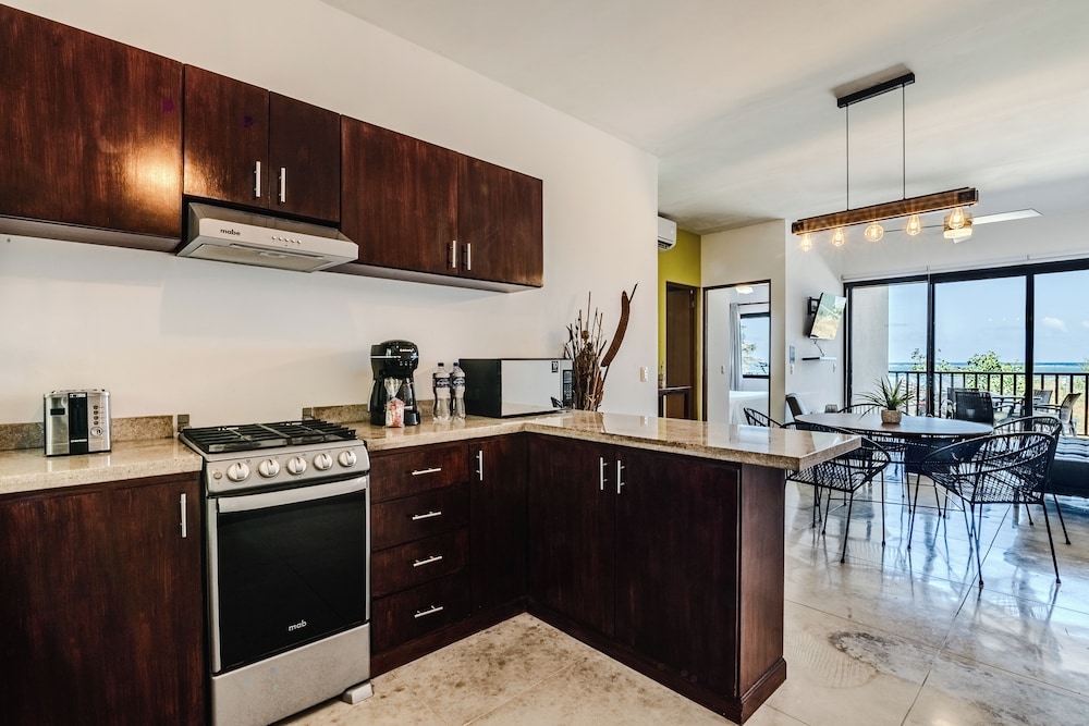 Velas Condos 10/48