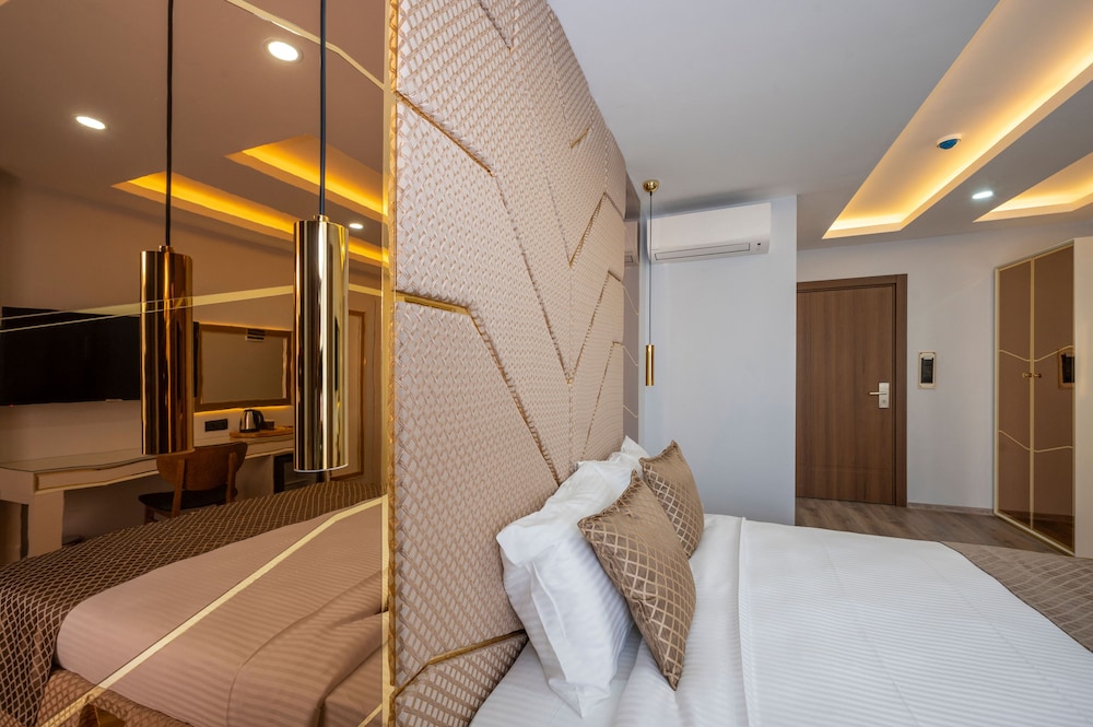 Luxury Airport Hotel 24/48