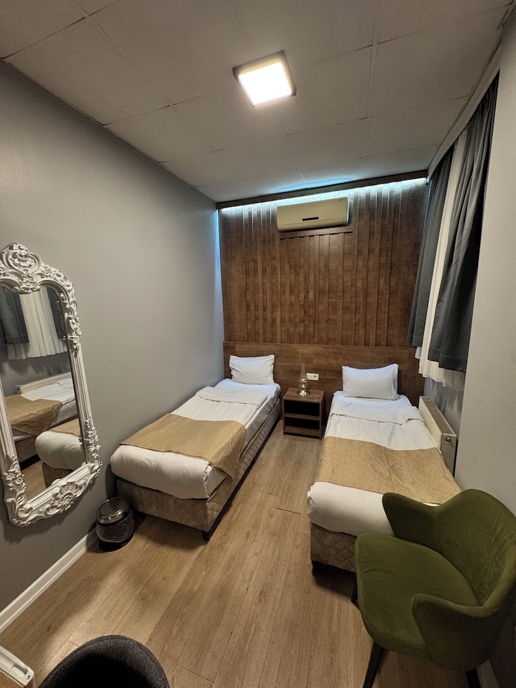 ECONOMY, TWIN BEDS