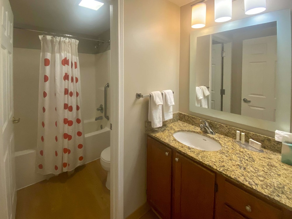 MainStay Suites Middleburg Heights Cleveland Airport 11/42